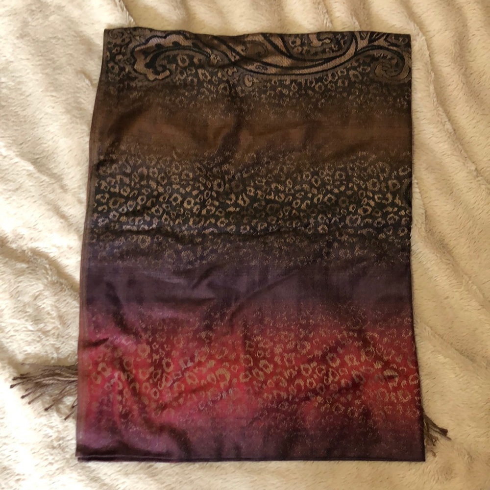 Scarf.